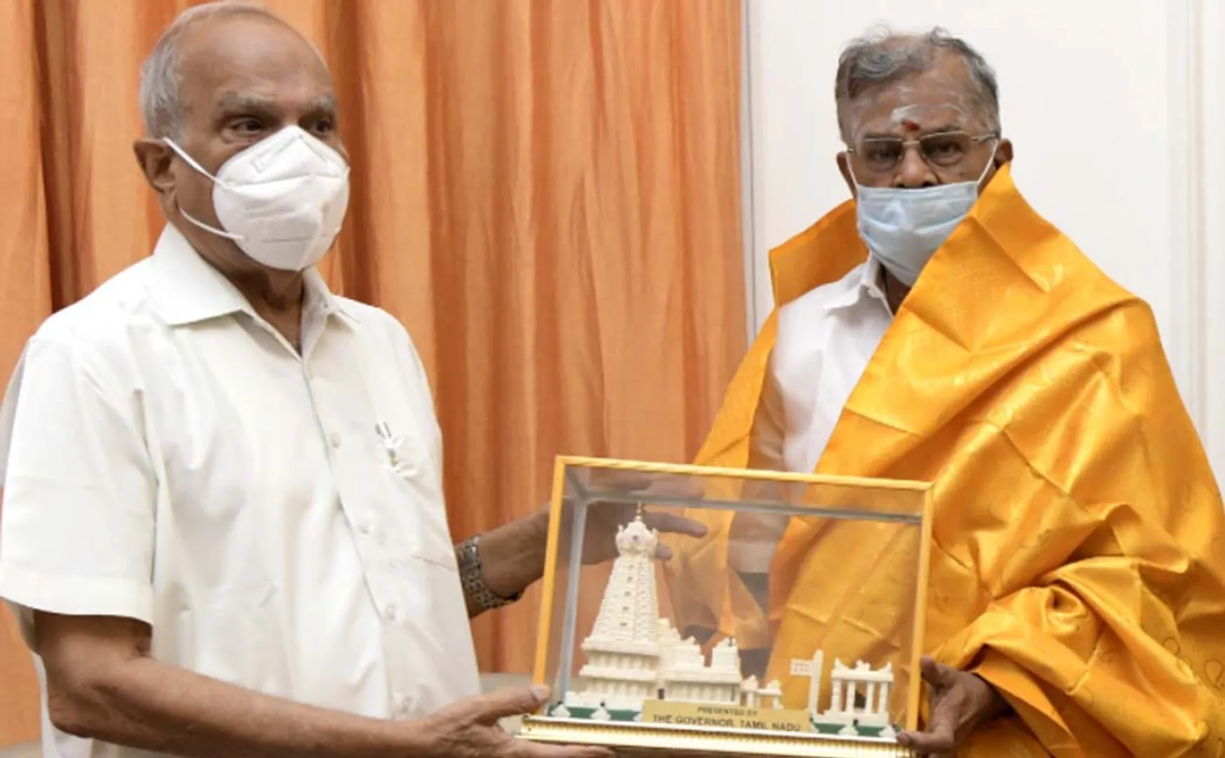 Ila Ganesan who met the Governor of Tamil Nadu in person and congratulated him!